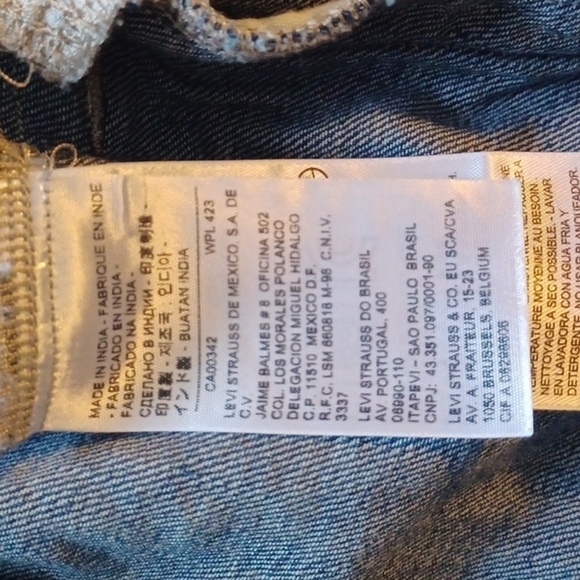 Levi's denim jacket. Size small. Great used condition .Sturdy! - Picture 5 of 11